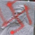 Βεβήλωσαν με σβάστικες το μνημείο του Παύλου Φύσσα 