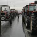 Μπλόκα στήνουν οι αγρότες στη Βόρεια Ελλάδα