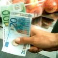 Το κράτος φουντώνει την ακρίβεια