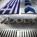 Ο οίκος Moody's απειλεί με υποβάθμιση την Ελλάδα