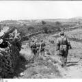 bundesarchiv_bild_101i-166-0508-16_kreta_vormarsch_deutscher_fallschirmjager.jpg