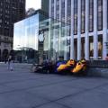 Περιμένουν στην ουρά για να αγοράσουν το νέο iPhone 6!