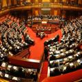 Ιταλία: Ξεκινά η μείωση των αποδοχών των εργαζομένων του κοινοβουλίου