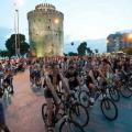 Θεσσαλονίκη: Γυμνοί πάνω στα ποδήλατα