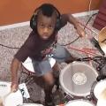 Ένας επτάχρονος drummer παραδίδει μαθήματα!