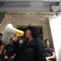 Νέα κατάληψη στο ΥΠΟΙΚ από τις καθαρίστριες