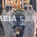 Με ειδικές στολές και αυστηρά μέτρα ασφαλείας έγινε η κηδεία του 67χρονου.