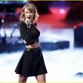 Η Taylor Swift στη σκηνή του “The Voice” (φωτο)