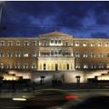 Μούδιασμα στην συμπολίτευση και χαμόγελα στην αντιπολίτευση από την ψηφοφορία στη Βουλή
