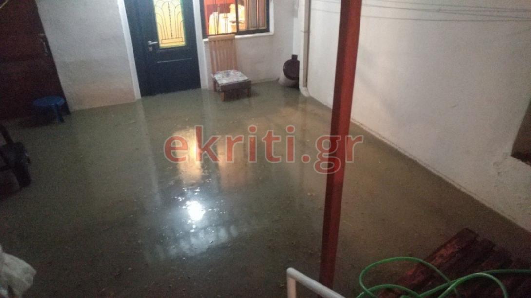 Ανάστατοι οι κάτοικοι σε σπίτια που γέμισαν βοθρολύματα