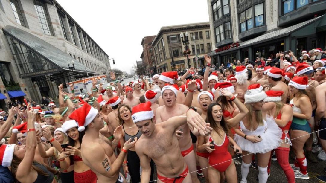 Αγιοβασίληδες τα πέταξαν για καλό σκοπό.jpg