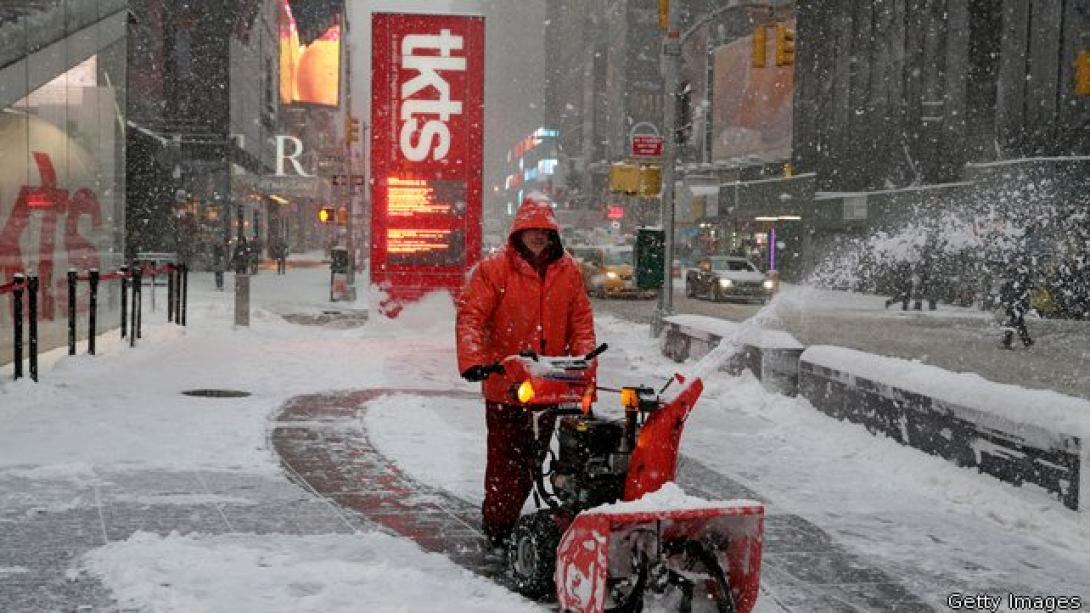 Σφοδρή χιονοθύελλα πλησιάζει τις ΗΠΑ