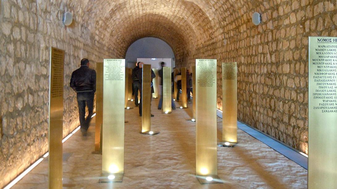 "στοα μακασι"