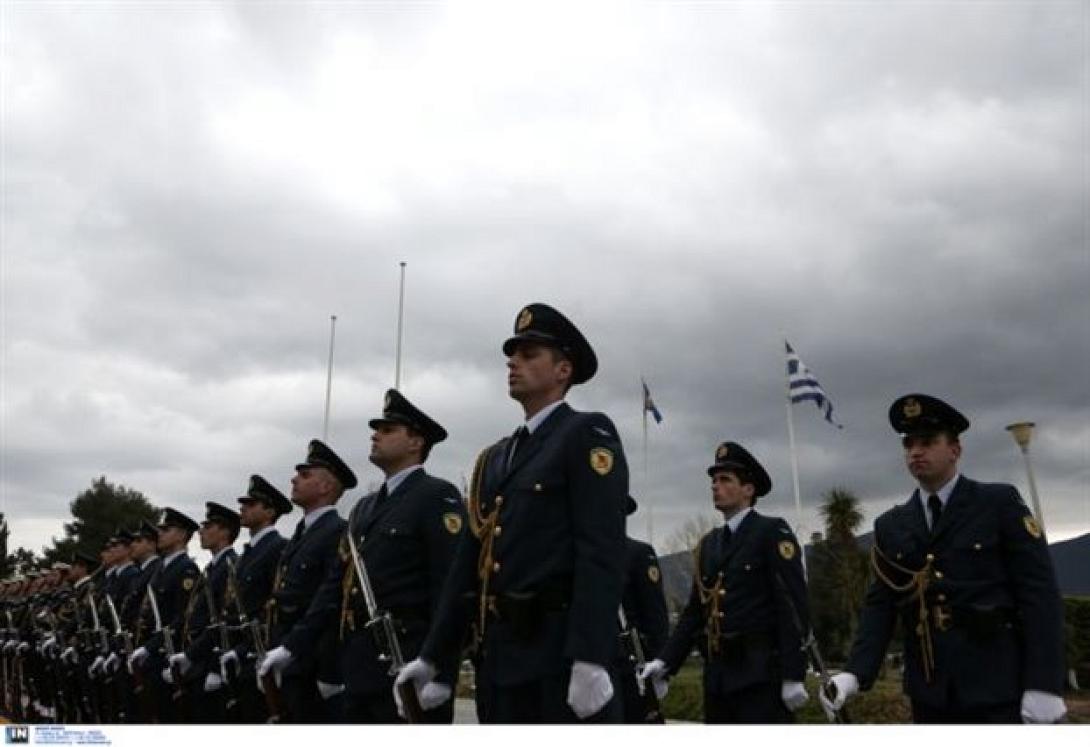 στρατιωτικοί