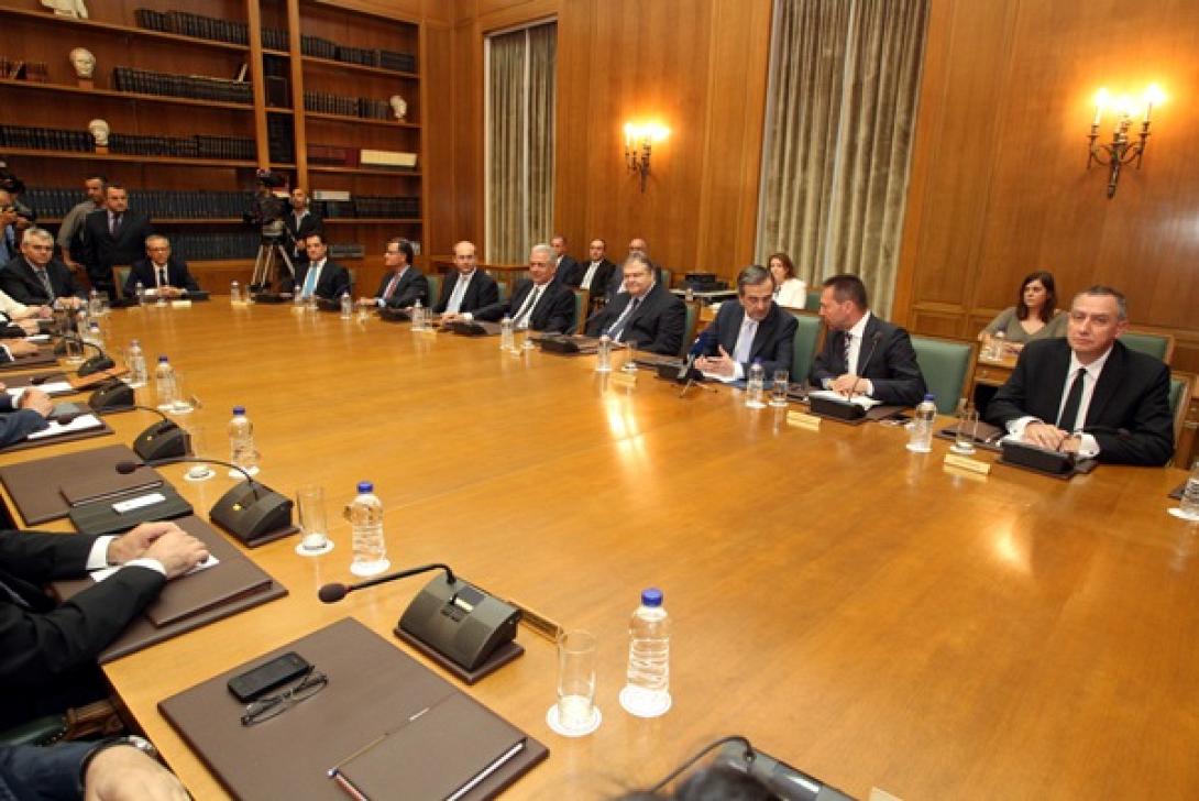 Πυρετός για τον ανασχηματισμό με έντονο παρασκήνιο