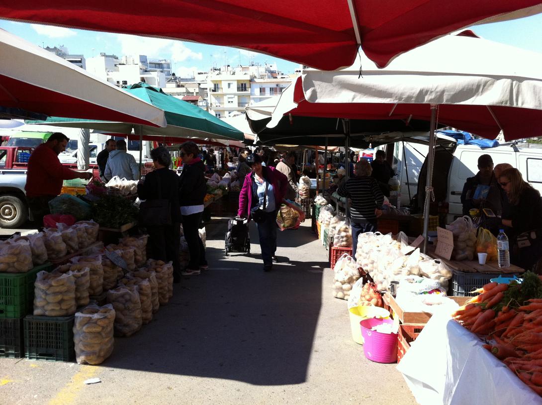 Ηράκλειο: "Νόμιμοι" εναντίον "παράνομων" στη λαϊκή - Ενταση και διαπληκτισμοί