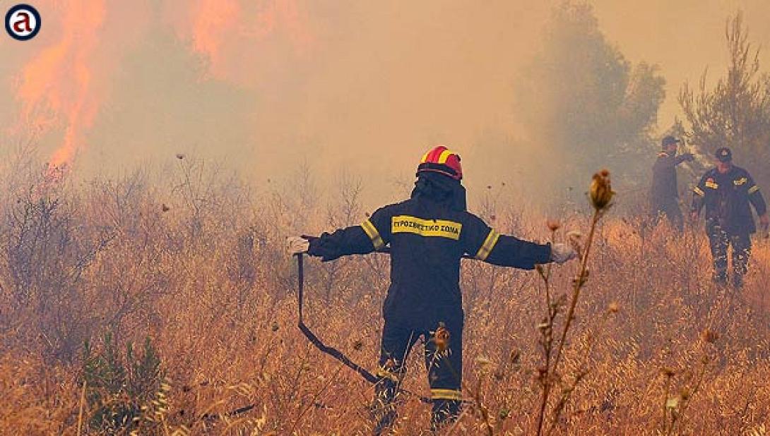Σε εξέλιξη η φωτιά στη περιοχή Καρέ Ρεθύμνου