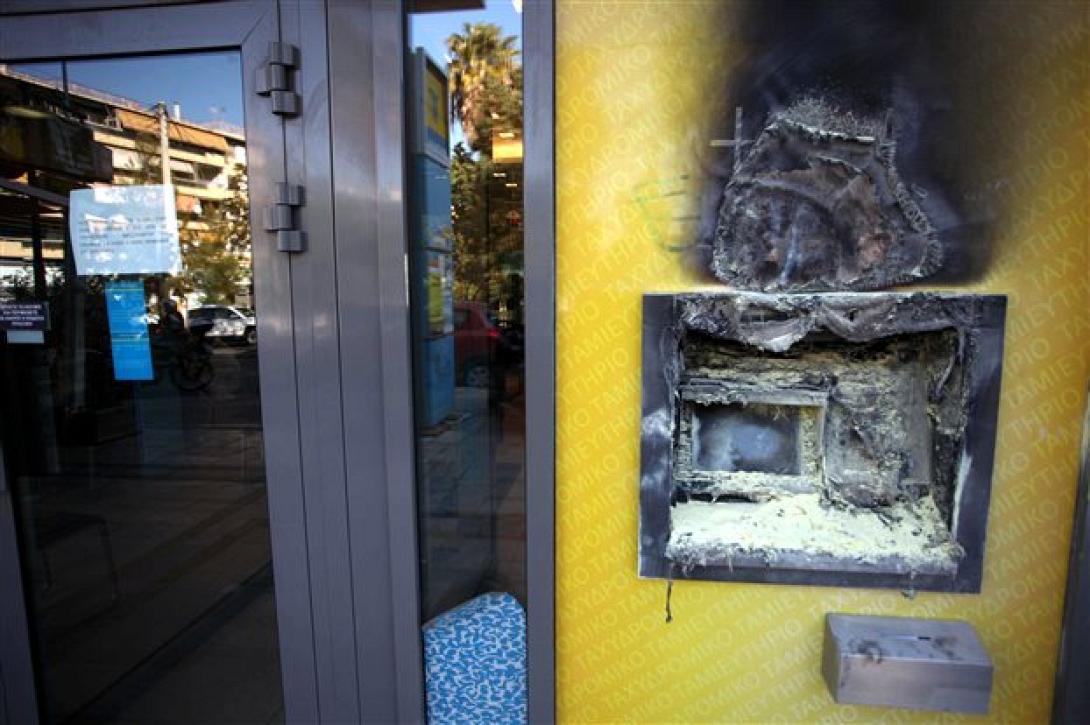 Οι «Αναρχικοί - αναρχικές» ανέλαβαν την ευθύνη για τους εμπρησμούς ΑΤΜ στην Αθήνα