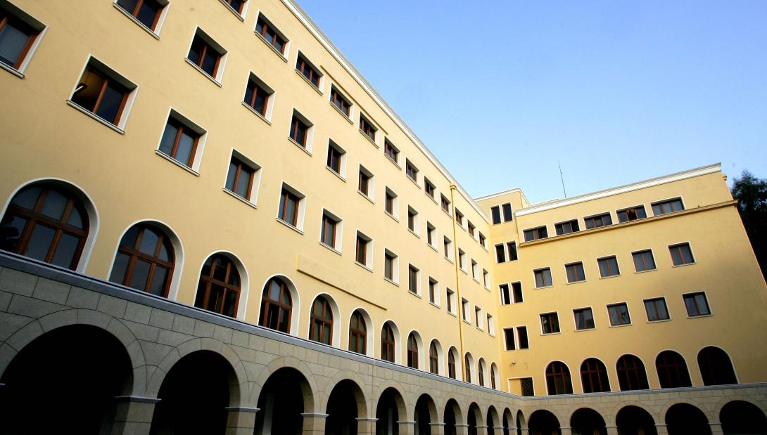 μονη πετρακη