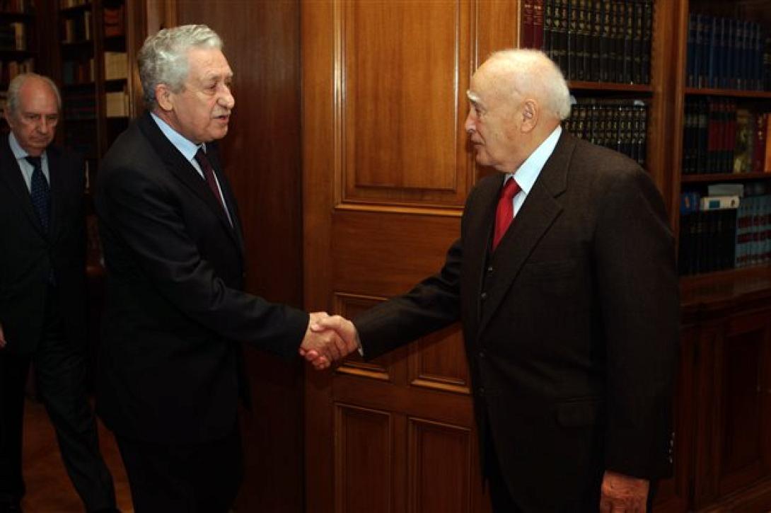 Τη σύγκληση συμβουλίου πολιτικών αρχηγών για το χρέος ζήτησε από τον Παπούλια ο Κουβέλης