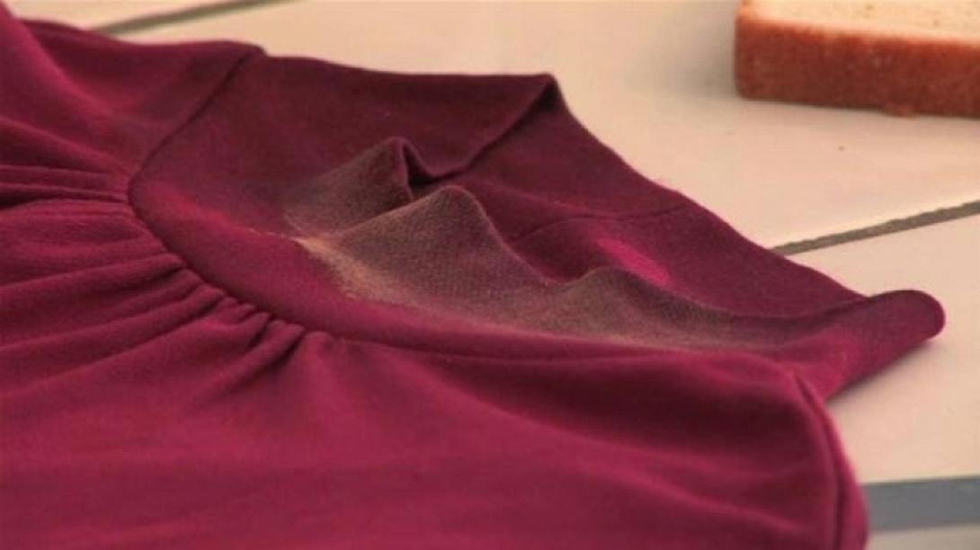 Πώς να βγάλεις το make-up από τα ρούχα