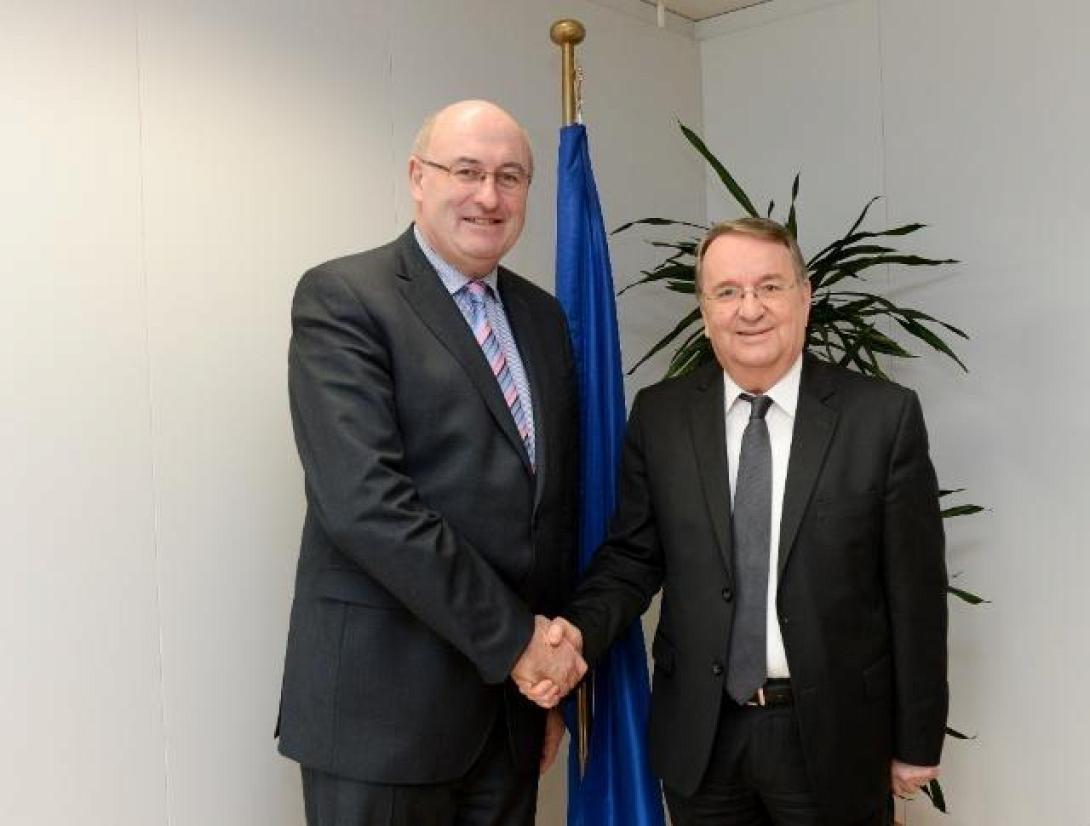 Παρέμβαση Καρασμάνη για τις αποζημιώσεις των ροδακινοπαραγών