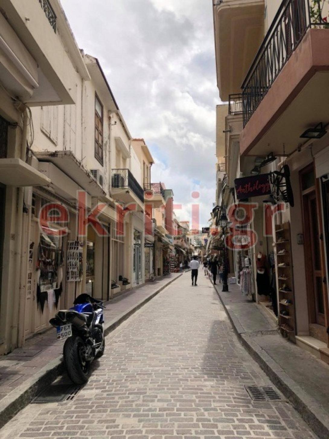 Οι φωτογραφίες σε ώρα ..αιχμής αποτυπώνουν το τεράστιο πρόβλημα που αντιμετωπίζουν οι επιχειρήσεις.