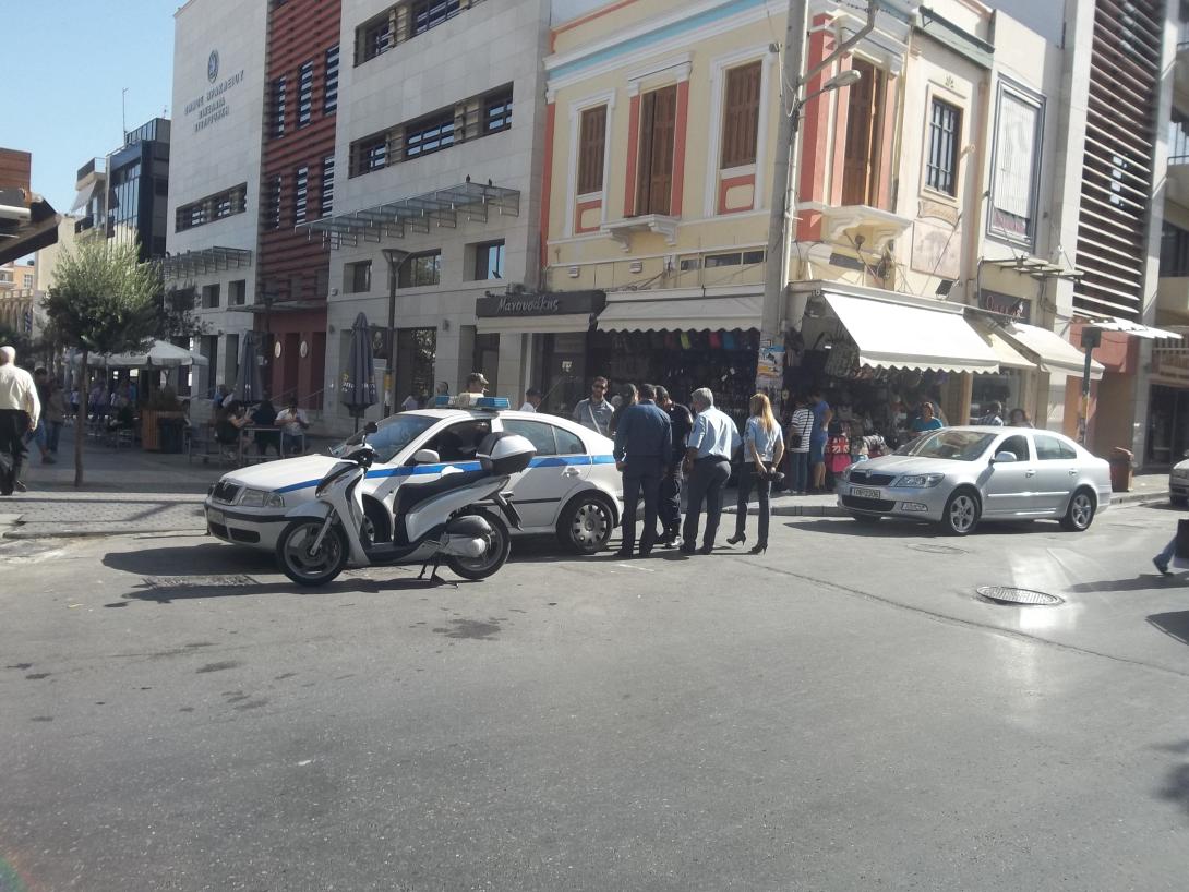 Μοίρασε κλήσεις η Τροχαία με μπλόκο στο κέντρο του Ηρακλείου (φωτογραφίες)