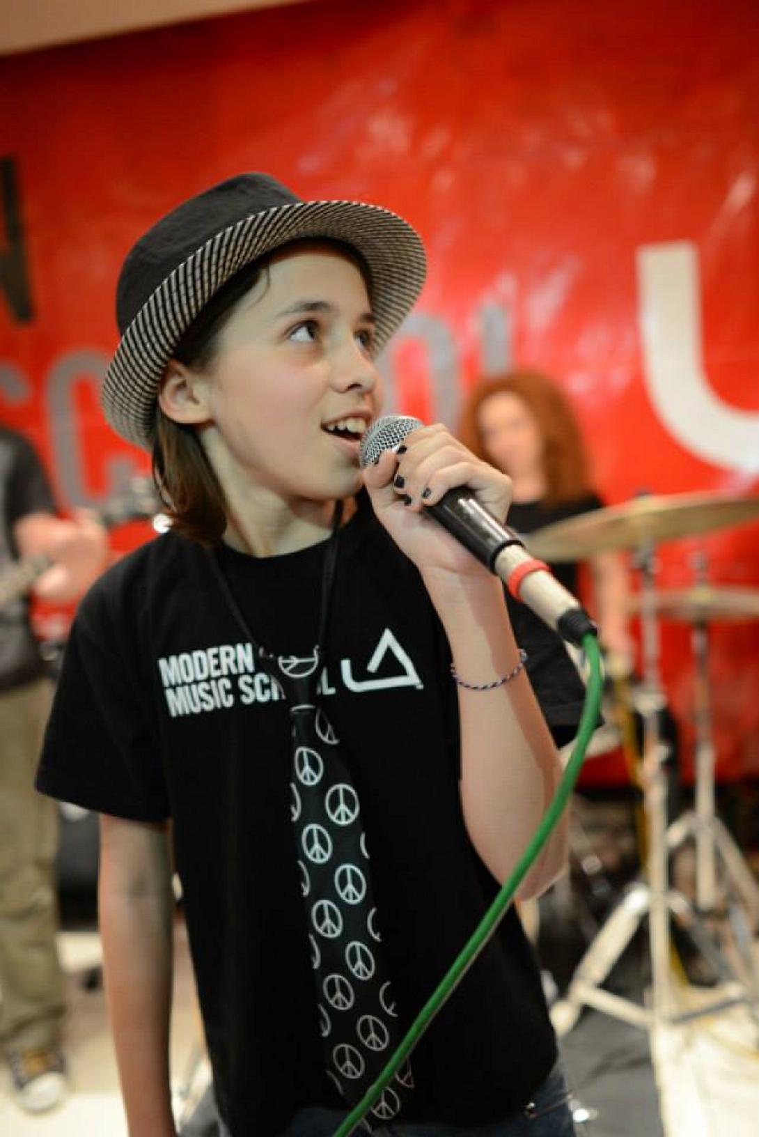 Σε ροκ και ποπ ρυθμούς η παρουσίαση των μαθητών της Μodern Music School