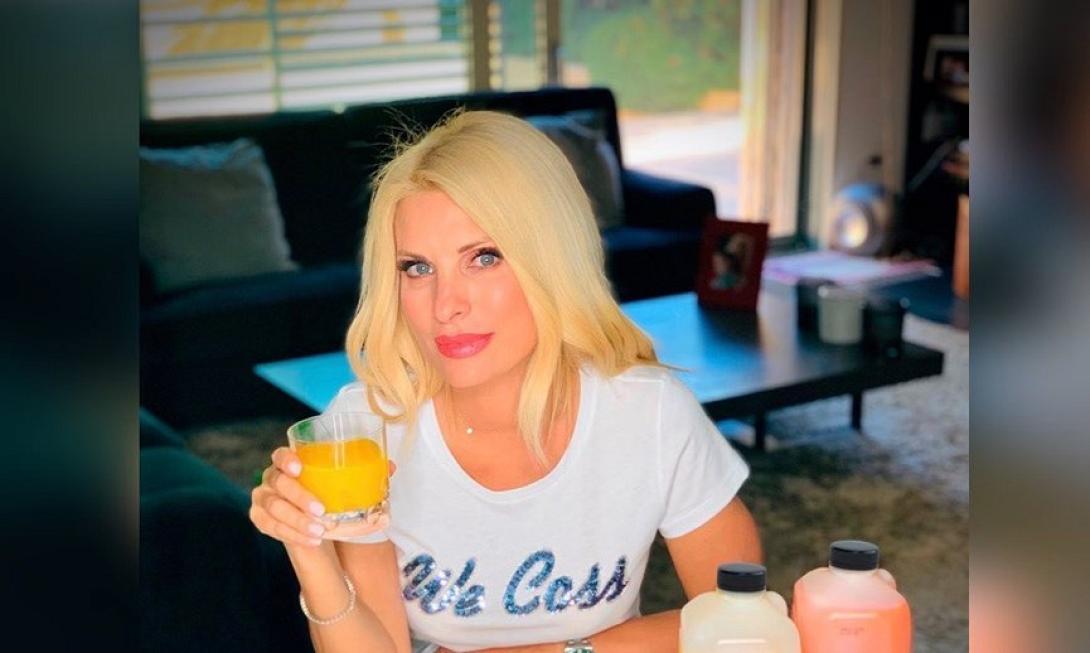 Η Ελένη Μενεγάκη στο σαλόνι της