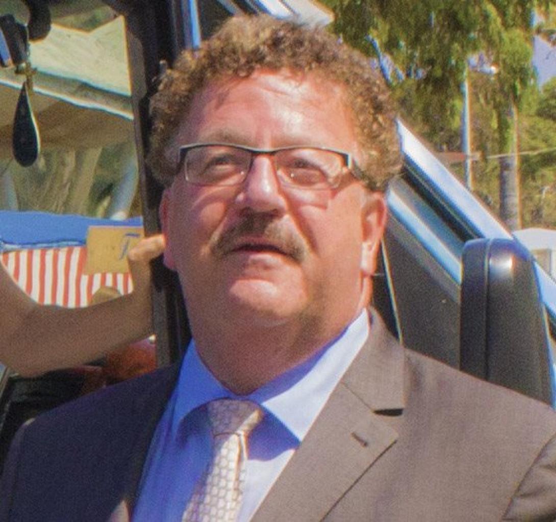 Τρεις κι ο ... Φούχτελ στο δείπνο!!!