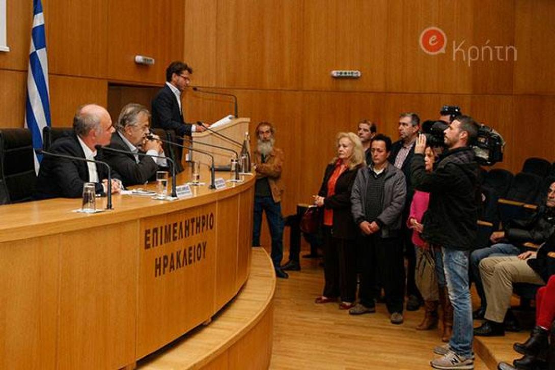 Διέκοψαν την ομιλία του Διοικητή του ΙΚΑ στο Ηράκλειο οι Επαγγελματοβιοτέχνες