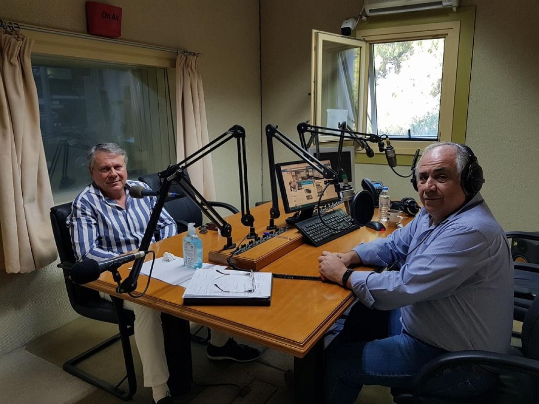 Ο κ.Βλατάκης στο στούντιο του Ράδιο Κρήτη με τον Μανόλη Αργυράκη