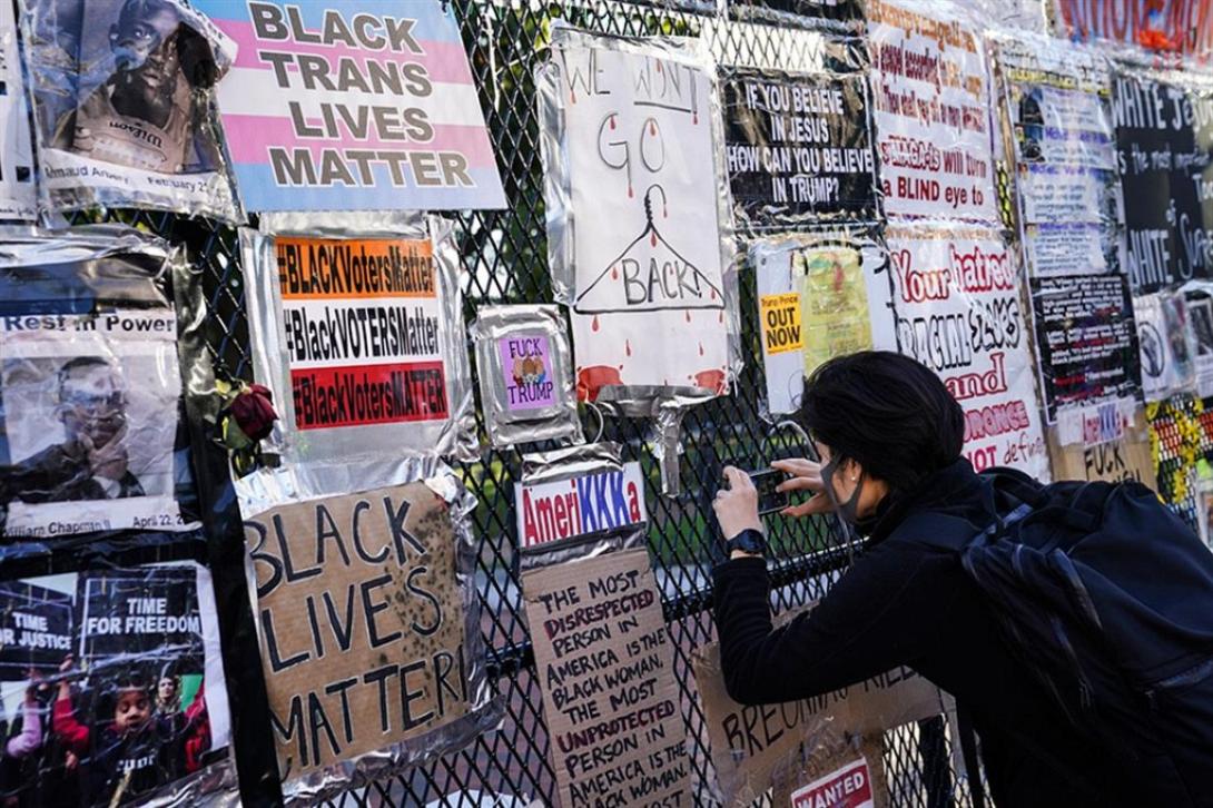 ο φράχτης έχει τοποθετηθεί περιμετρικά του Λευκού Οίκου για λόγους ασφαλείας.