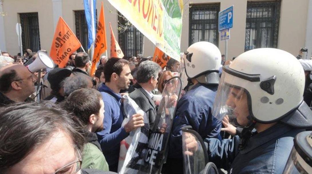 Μικροένταση στην παρέλαση στην Καλαμάτα με πρωταγωνιστές εκπαιδευτικούς 