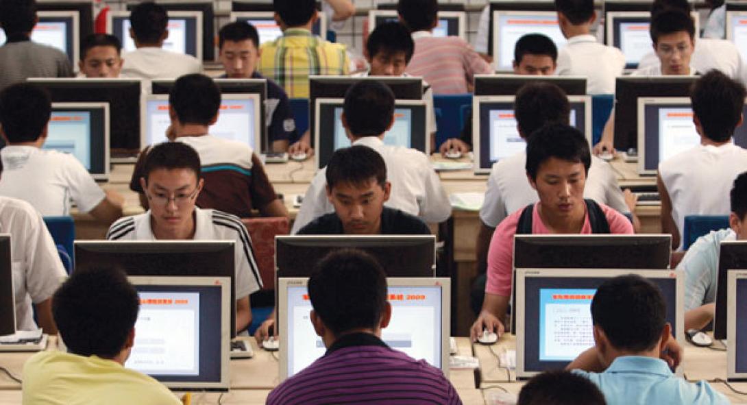 china_internet_cafe_605_reuters.jpg