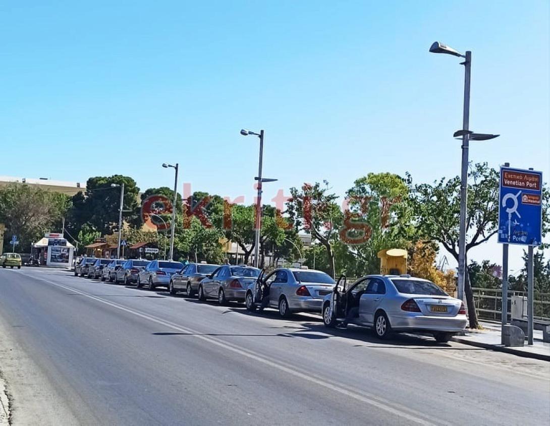 Γεμάτες οι πιάτσες των ταξί