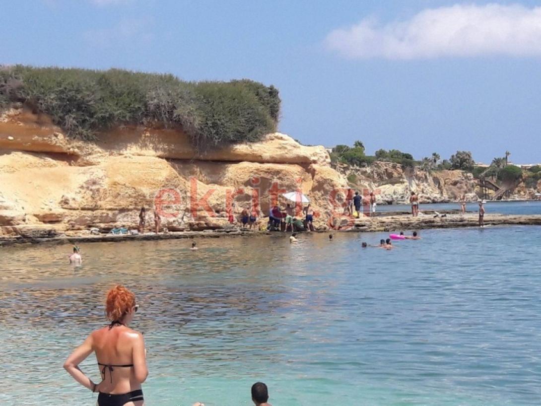 Το σημείο άπ όπου κατεβαίνουν οι λουόμενοι είναι ιδιαίτερα απότομο και επικίνδυνο.