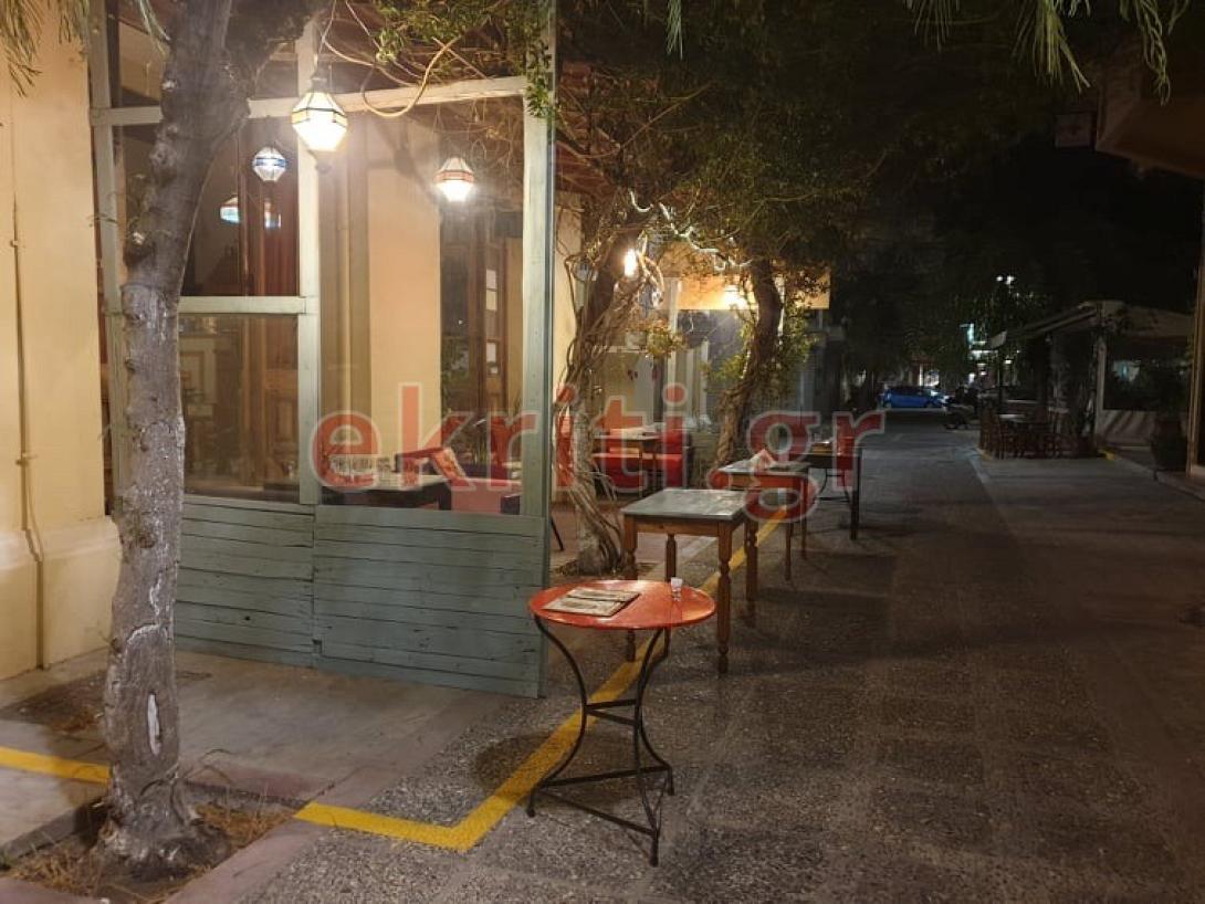 Πρώτη ημέρα εφαρμογής του μέτρου της απαγόρευσης λειτουργίας των εστιατορίων, των καφέ και των μπαρ από τις 12 τα μεσάνυχτα έως τις 7 το πρωί.