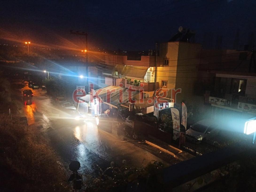 Η κακοκαιρία Ιανός, πλήττει το Ηράκλειο και τις γύρω περιοχές.