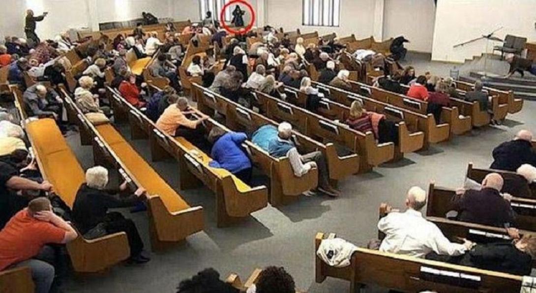 Σοκάρουν οι εικόνες από τον δράστη που άνοιξε πυρ μέσα σε εκκλησία εν ώρα λειτουργίας.jpg