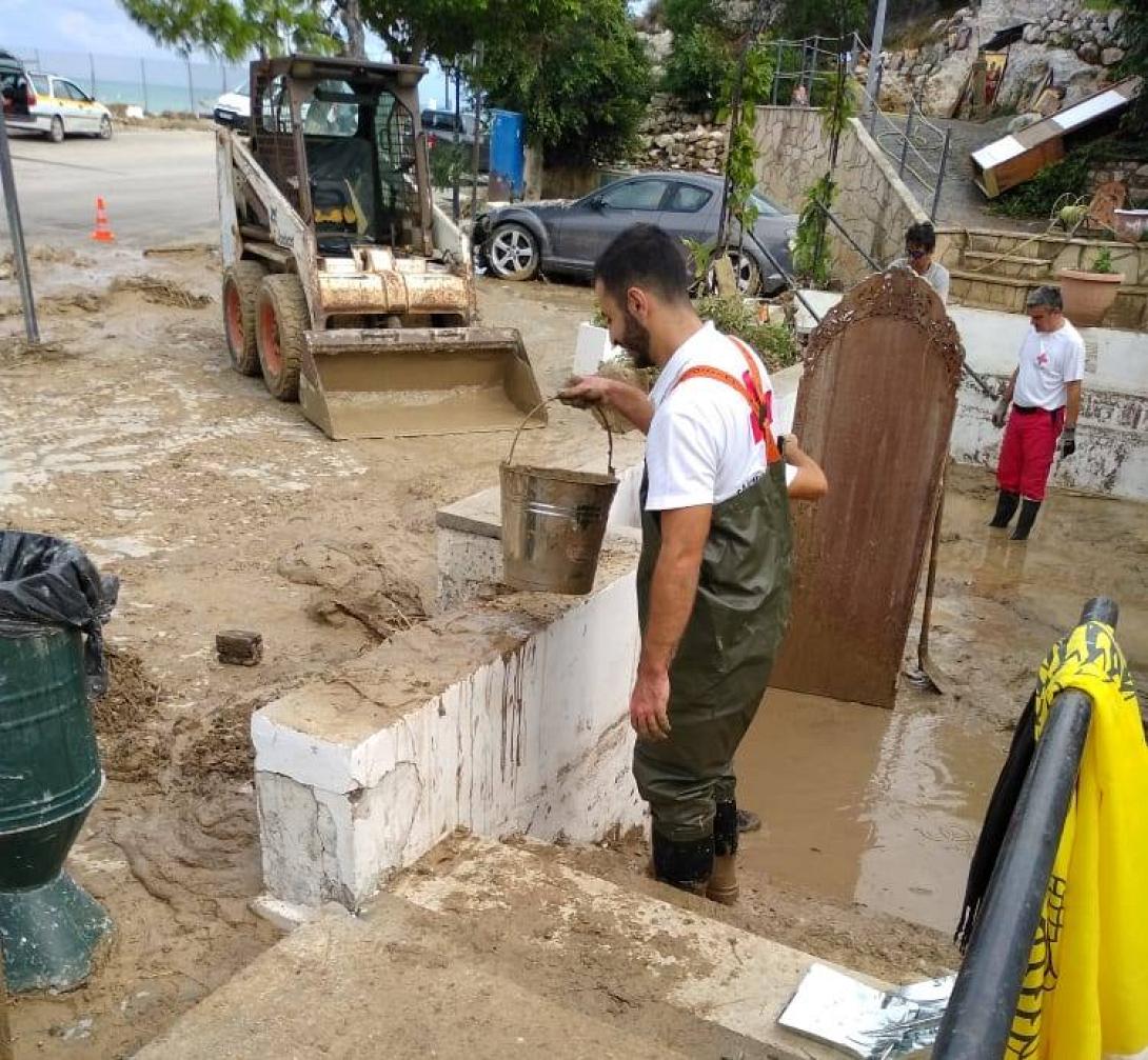 Οι εργασίες καθαρισμού θα συνεχιστούν και αύριο.