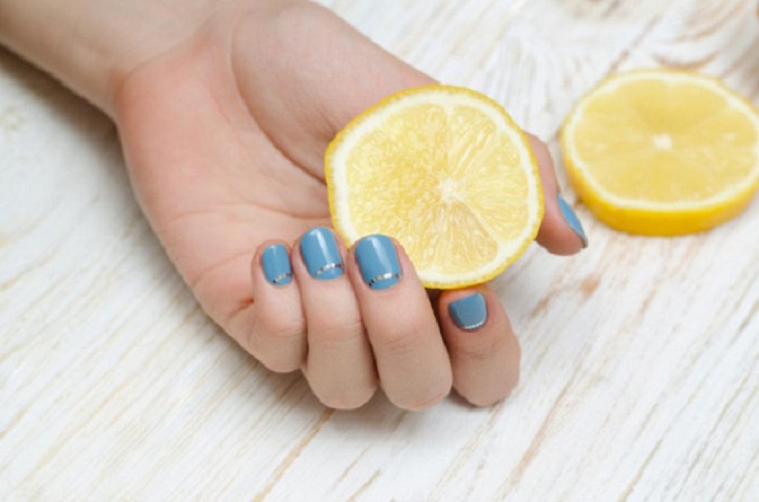 λεμόνι-γυναικείο χέρι.jpg