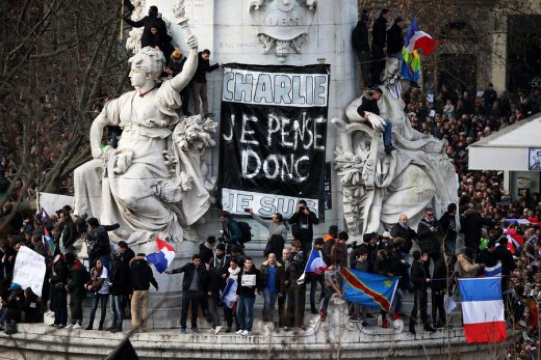 Κοσμοϊστορική απάντηση στην τρομοκρατία - 2.000.000 άνθρωποι διαδήλωσαν στο Παρίσι