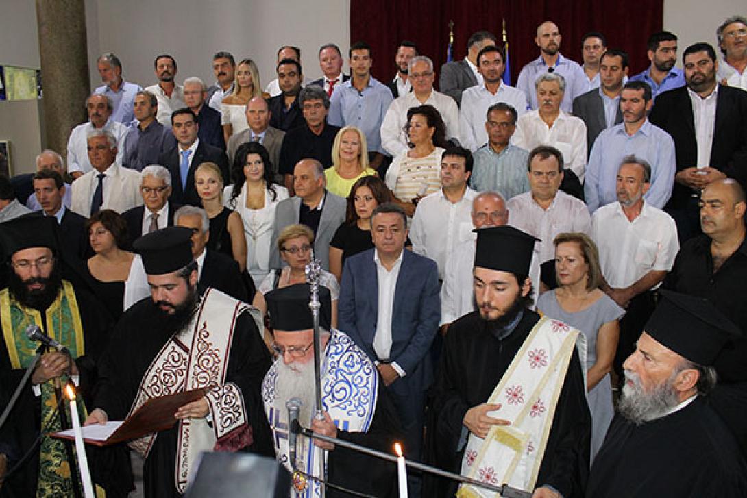 Ορκωμοσία Περιφερειακού Συμβουλίου με συνθήματα κατά της Χρυσής Αυγής