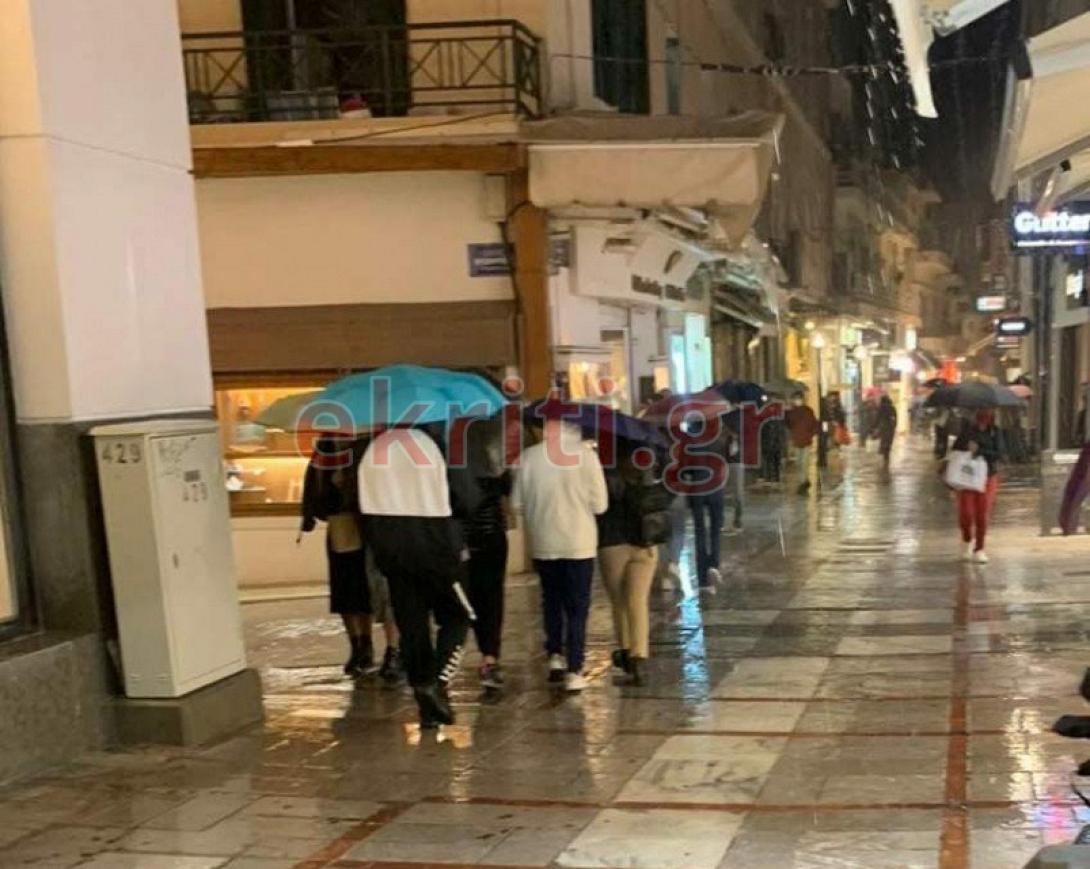 Ούτε η βροχή δεν πτόησε τους καταναλωτές.