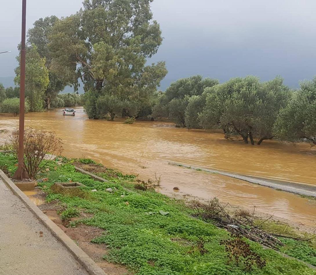 Από την κακοκαιρία πλημμύρησαν πολλες περιχές και καλλιεργήσιμες εκτάσεις.