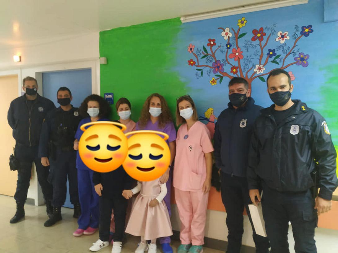 Οι αστυνομικοί βρέθηκαν κοντά στα παιδιά που νοσηλεύονται στο ΠΑΓΝΗ.