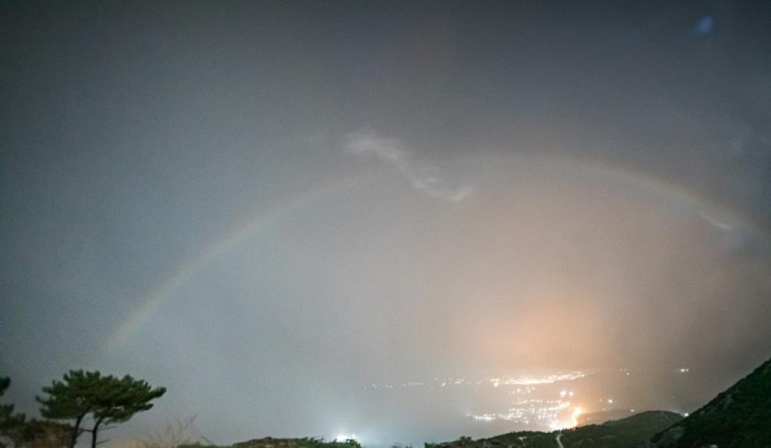 Νυχτερινό ουράνιο τόξο στην Σάμο
