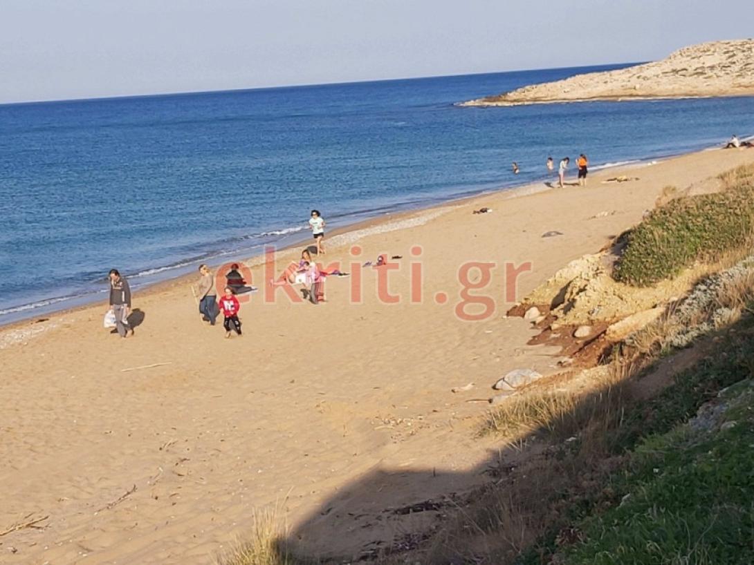 Γέμισε κόσμο η παραλία του Τομπρούκ